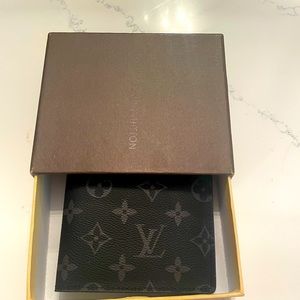Louis Vuitton Wallet ! Great gift for holidays !